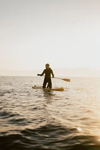 standup-paddleboarding-7210815__480.webp